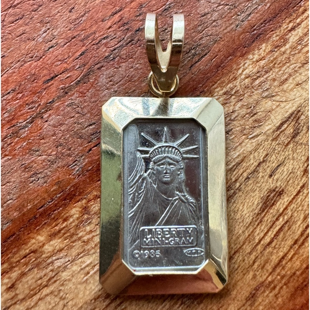 1985 Credit Suisse Liberty Mini Gram 1g platinum Bar in 14K gold Bezel Pendant.